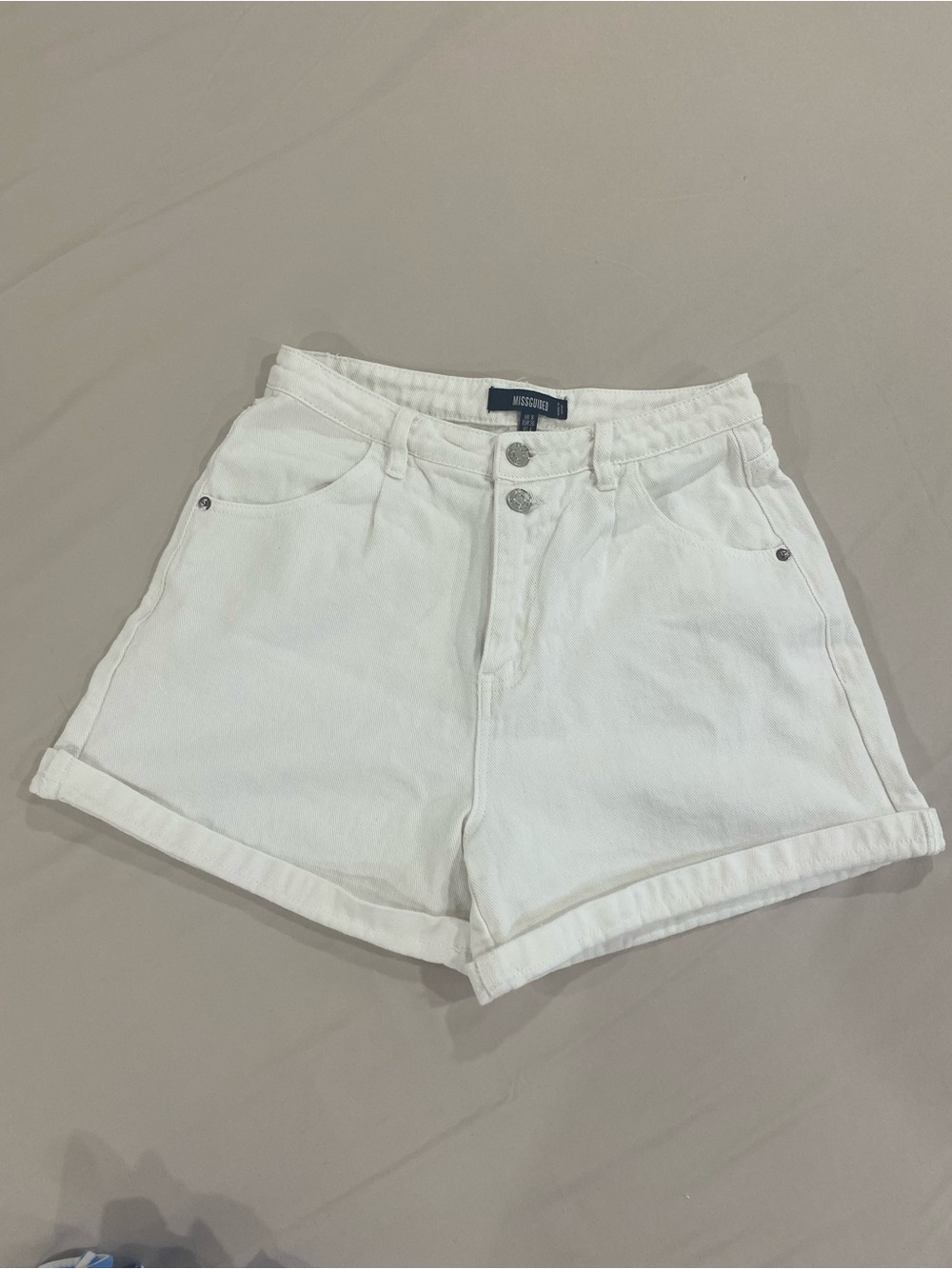 Misguided white high waist “Mom shorts” size 4